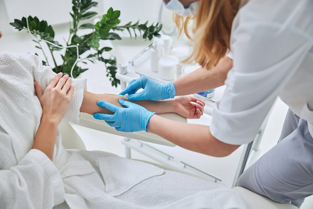 woman getting NAD+ IV therapy at elite personalized medicine